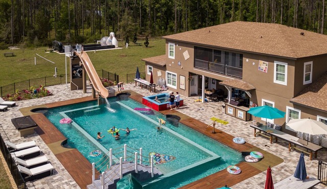 Sleeps 54 - "Never BORED" Game Themed House 2.0 - The Great Escape Parkside