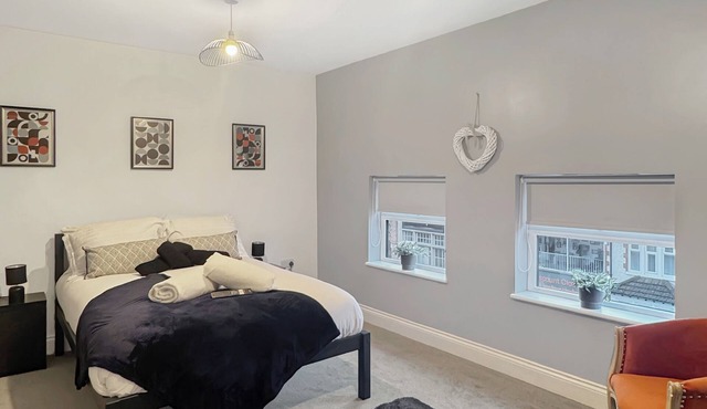 Sleeps 6 2 Bed Flat Central Grantham with Free Parking & Free Gym Access