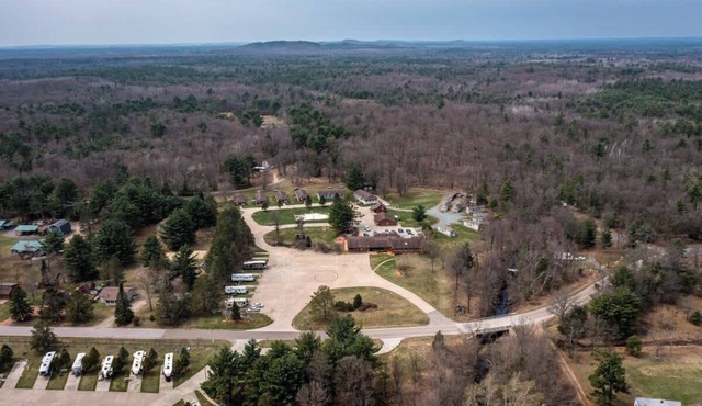 Sleeps 6, 3BR, Fully Furnished, On-site Fun