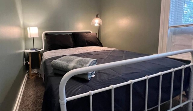 Sleeps 6! Cozy 2BR w/4 Beds at New Castle + WIFI!