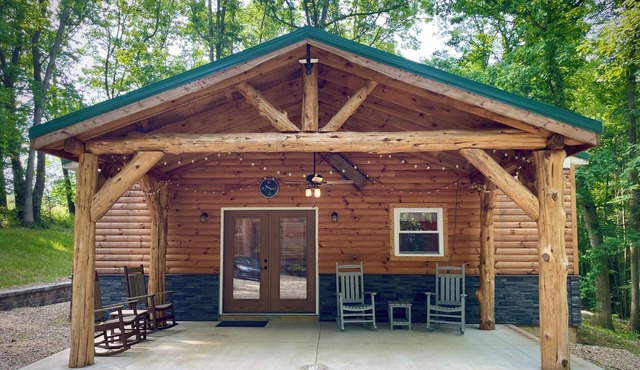 Sleeps 6, forested seclusion, wildlife galore!