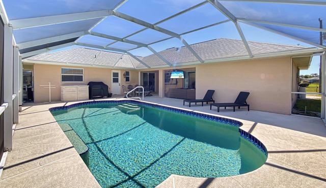 Sleeps 6, FULL refund*, heated pool