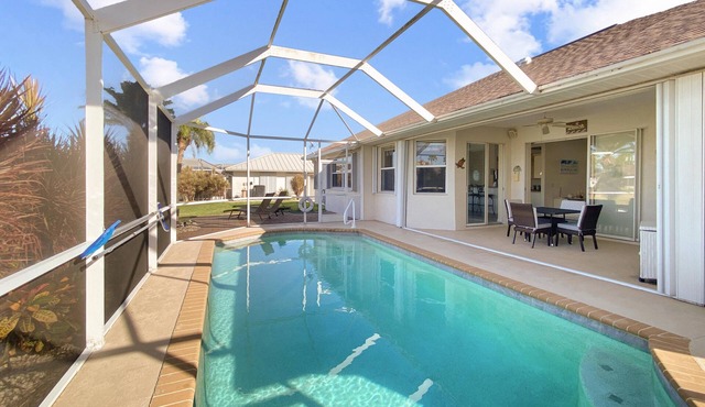 Sleeps 6, full refund*, heated pool, Dog ok