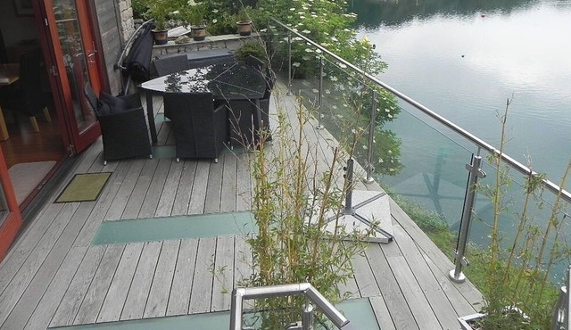 sleeps 6 Contemporary, Grass Roofed Stone Cottage Hot Tub, Children/pets welcome