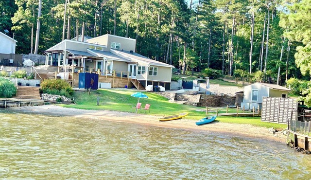 Sleeps 6, Inground Pool, Amazing Views + More!