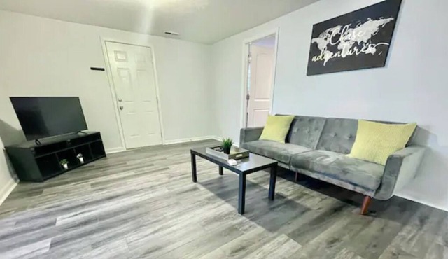 Sleeps 6! Newly Remodeled 1bd/1ba Apt in Franklin!