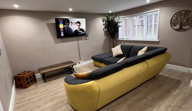 Sleeps 6 - Premier in mattress