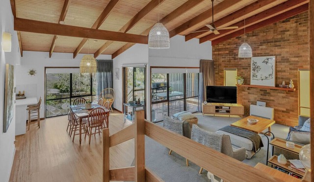 Sleeps 6 - Private Deck - Firepit