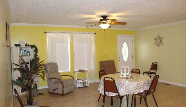 Sleeps 6, rural, tranquil.