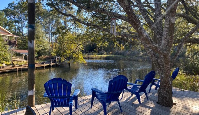 Sleeps 6 - Water Front Home Close to the Beach and Downtown and Pensacola