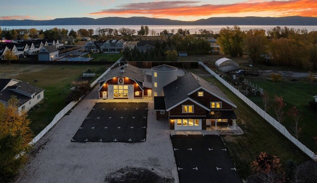 Sleeps 60+! Reunions/retreats! Indoor playground!