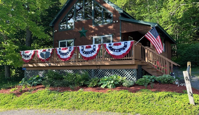 Sleeps 7-10, Hot tub, High Speed Internet, Team Parties Welcome!