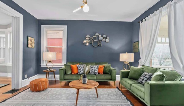 Sleeps 7|3BR KingBeds+Walkable DT Pets KCMO
