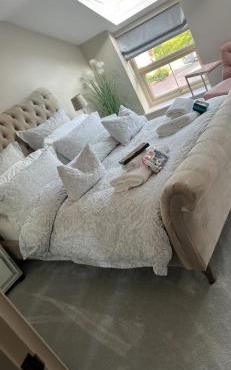 Sleeps 7, entire apartment,with restaurant next door