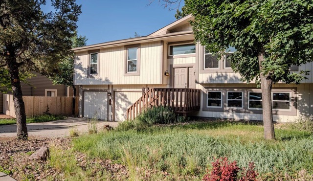 Sleeps 7, Family/Pet friendly, Fenced yard