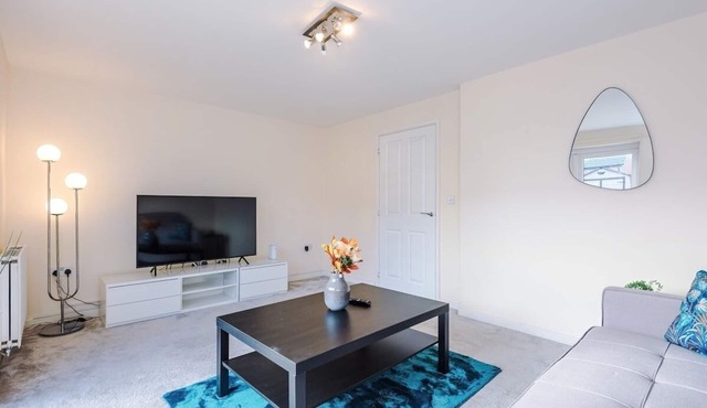 Sleeps 7 | Near Etihad Stadium w/Free Parking