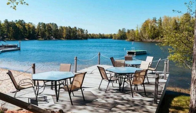 Sleeps 72 on Spider Lake minutes from downtown Traverse City