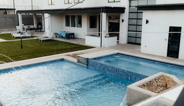 Sleeps 72! Pickleball, Hot tubs, Sauna, and more!