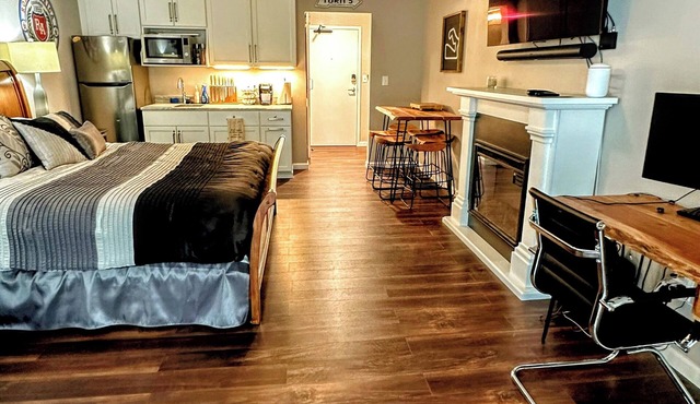 Sleeps 8! 2 Full Bath with Kitchenette!