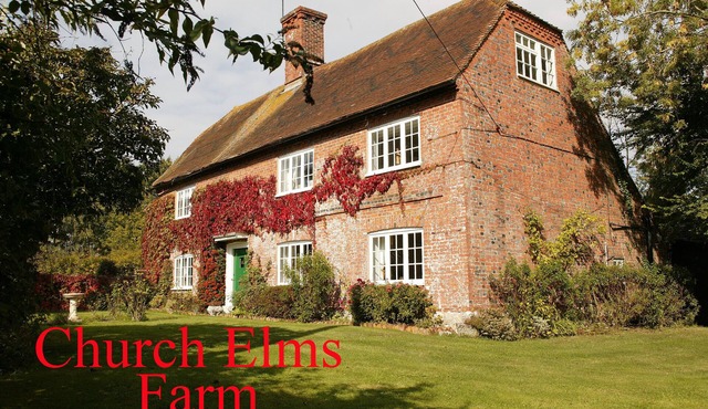 Sleeps 8 (+2) Private Tennis Court and Games Room, Rural, Pet welcome.