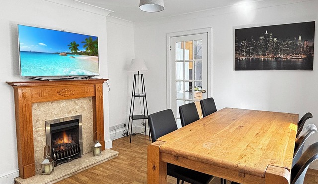 Sleeps 8 3bed house in central Grantham ideal for groups, families & contractors