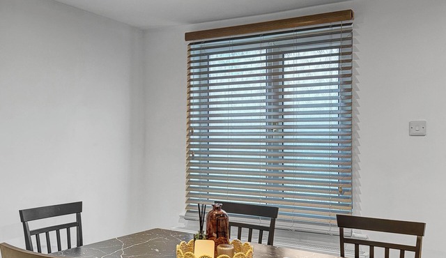 Sleeps 8, 4 bed house with parking Balderton, Newark