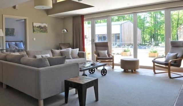 Sleeps 8, 4 Bedrooms, Dogs Welcome, No Smoking, Wood burner, Wi-Fi*, Garden, Games Room