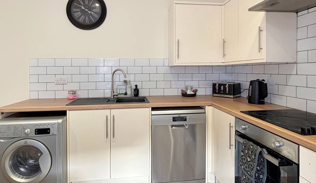 Sleeps 8 Central Spacious 2 bed Apartment Newark