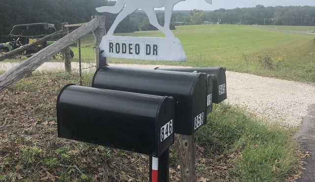 Sleeps 8; hot tub, pool, playground, firepit, fishing w/floating dock, lake view