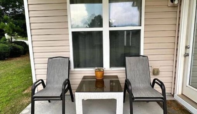 Sleeps 8: King sized bed - Home away from home, yet close to everything!