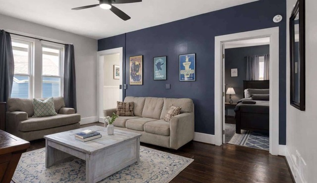 Sleeps 8 KingBeds Walkable to Downtown Lees Summit