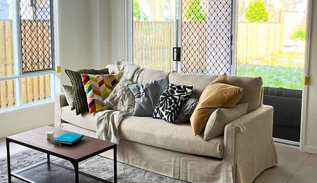 Sleeps 8 ! New Furnished House Near City! Sleeps 8! Modern Cozy Retreat!