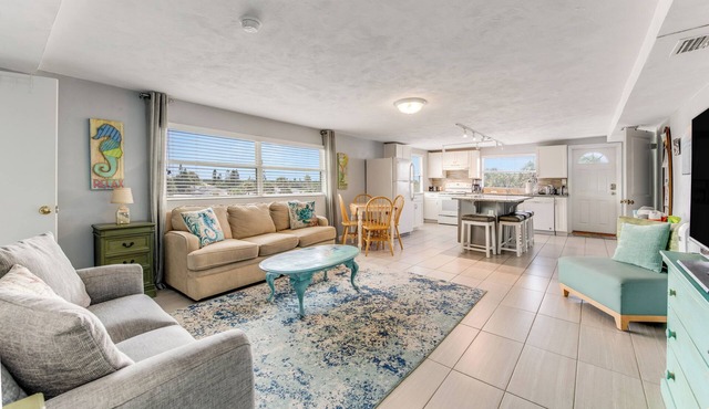 Sleeps 8/Ocean views/Private Deck/Beach Gear/Steps to Ocean/Trailer Parking