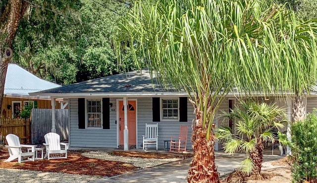 Sleeps 8, Pet-friendly, 1.5 miles from beach