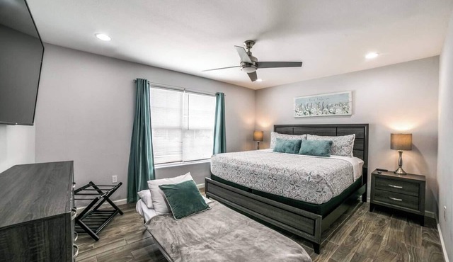 Sleeps 8 | Private Pool + 3BR Near Downtown