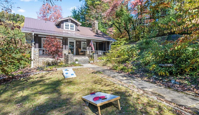 Sleeps 8! Secluded Sanctuary w/updated kitchen, Bunk Beds and Pet-Friendly!