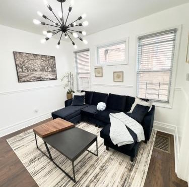 Sleeps 8, Stylish Home, Great Access NYC & EWR