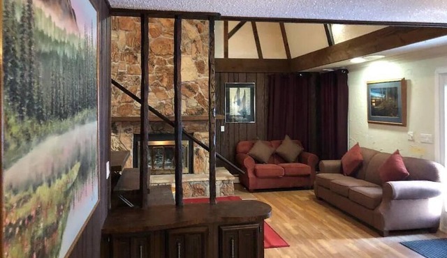 Sleeps 8, Two Car Parking with Hot Tub and Pool