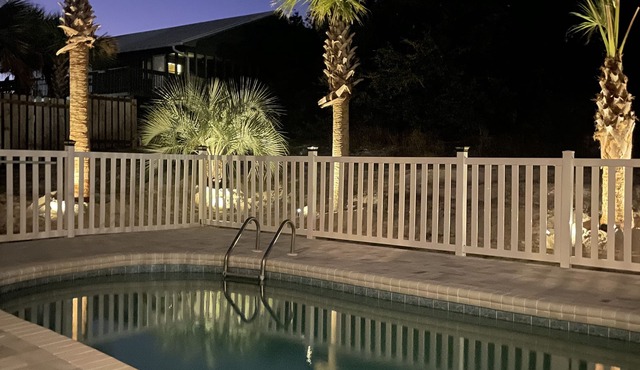 SLEEPS 8, VIEWS , 2 KING MASTERS, DOG FRIENDLY, PRIVATE POOL