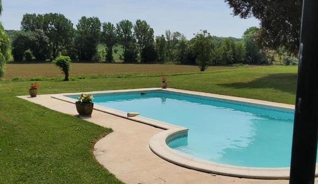 Sleeps 8 with Pool and Pet-Friendly