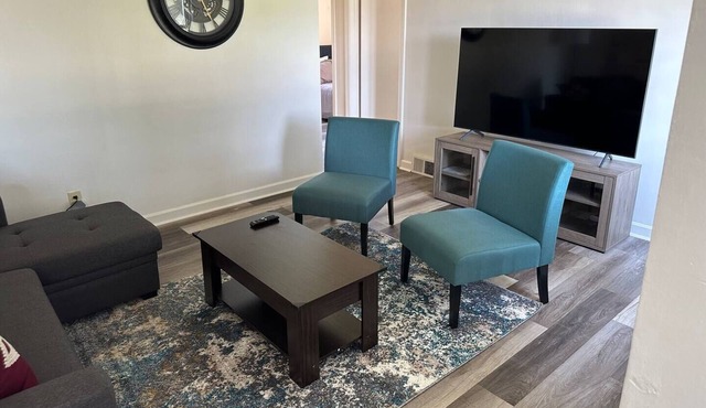 Sleeps 8, YSU, Fairgrounds, Wi-Fi, EV1 charging, Remote worker, Crib, Pets