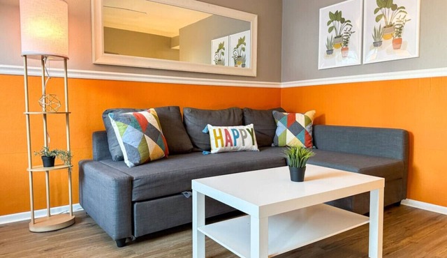Sleeps 9! 2 Bedrooms 6 Beds + Parking & WIFI