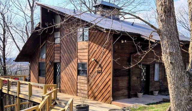 Sleeps 9 · 3 King Suites · Ridgetop Farm Views · Dog Friendly