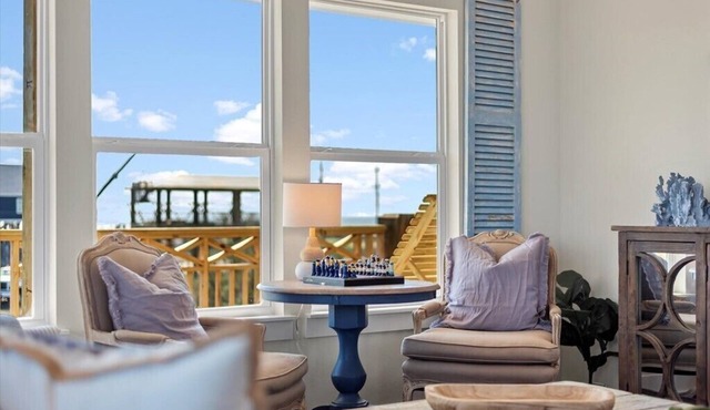 Sleeps 9 | Fire Pit | Beach & Bay View