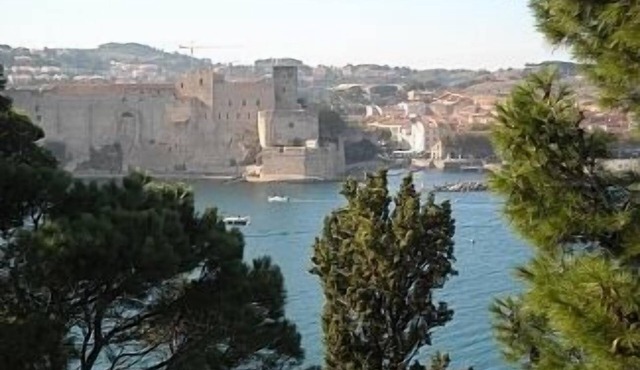 Sleeps 9 Village House, Private Pool, 30 mns to beach