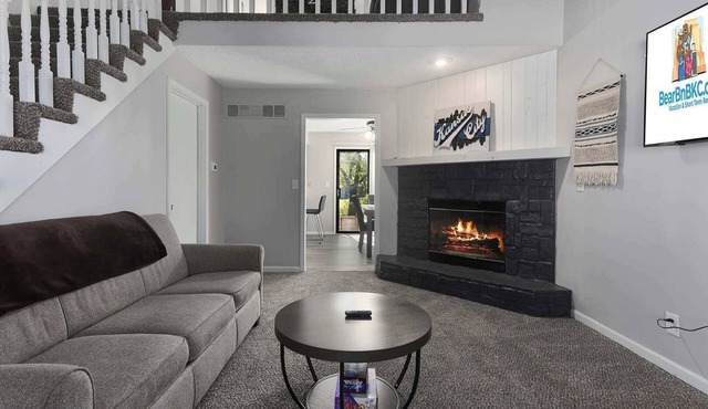 Sleeps 9|KingBeds|Wifi FreeParking OP TownHome