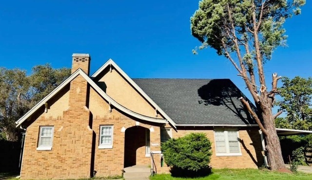 Sleeps Family 20 6BR 2 Kitchens 3 Living Rm Off Hwy