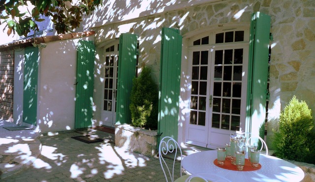 Sleeps 4, ground floor apartment in a villa between the Rhône and the sea