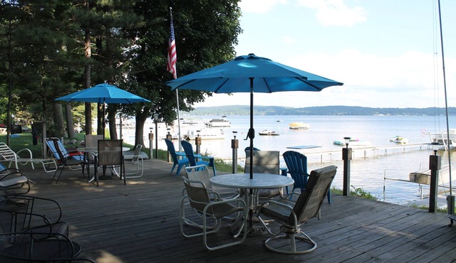 Sleeps Up To 10 People! Directly On The Pristine Sandy Bottom All Sports Lake!