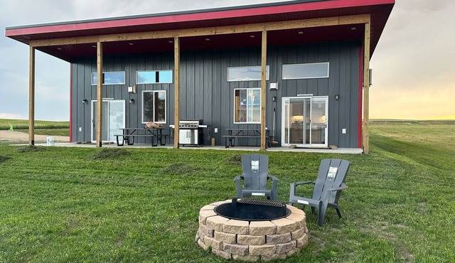 Sleeps Up to 12! Lakefront Stay on Dry Lake, ND: Dawson & Napoleon Cottage